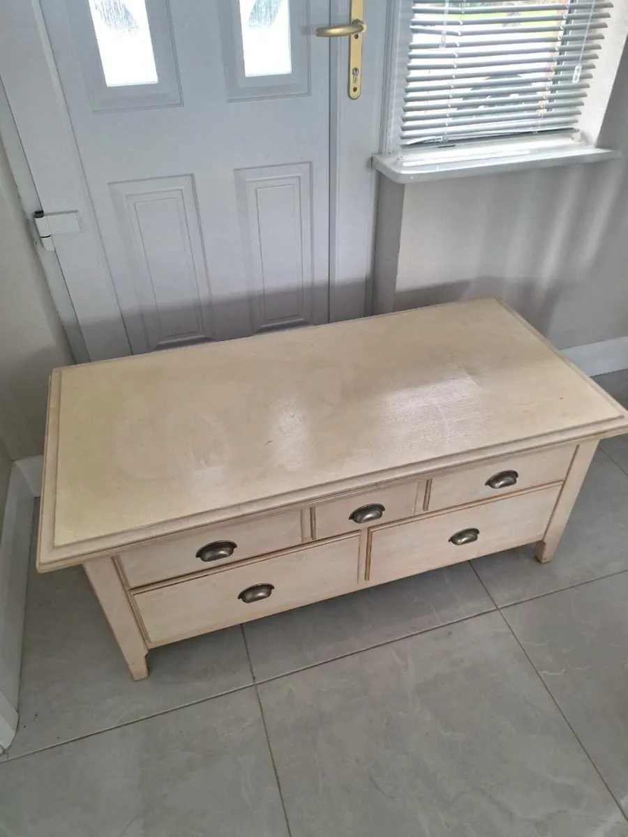 Tall display unit and coffee table - Image 3
