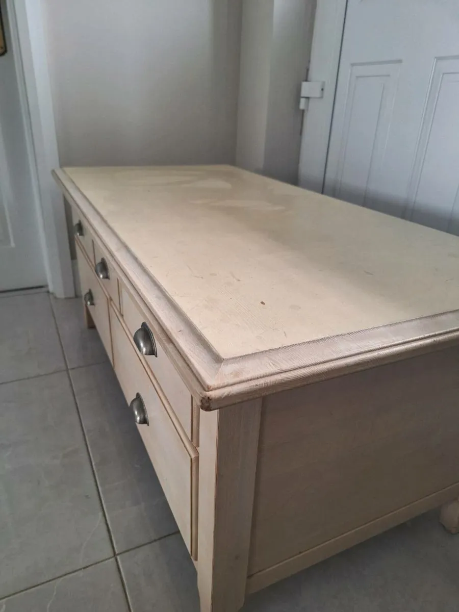 Tall display unit and coffee table - Image 4