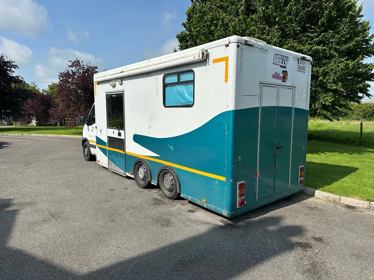 Renault Master Race Camper - Image 2