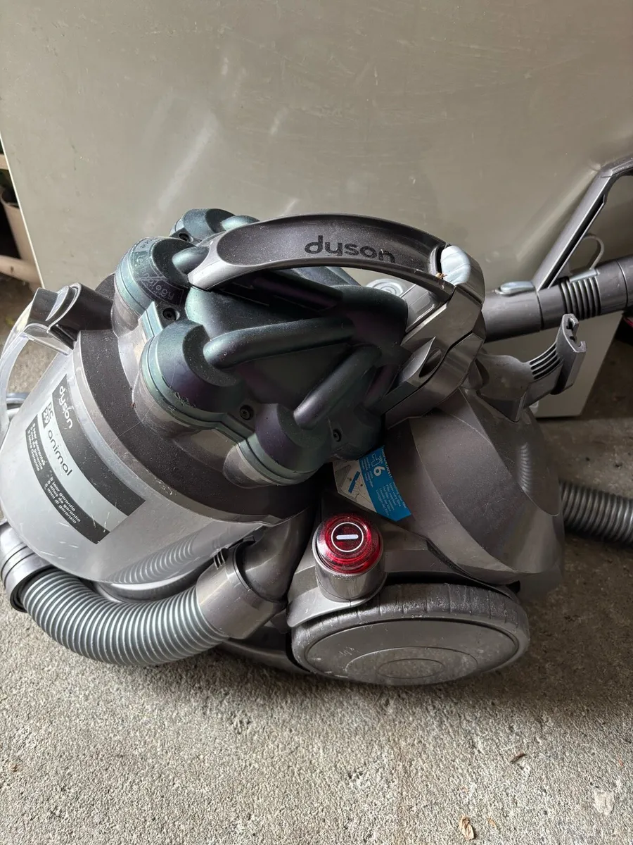 Vacuum cleaner - Image 1