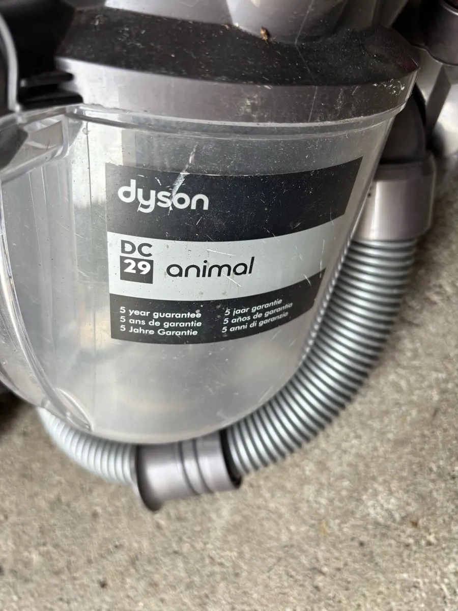 Vacuum cleaner - Image 2