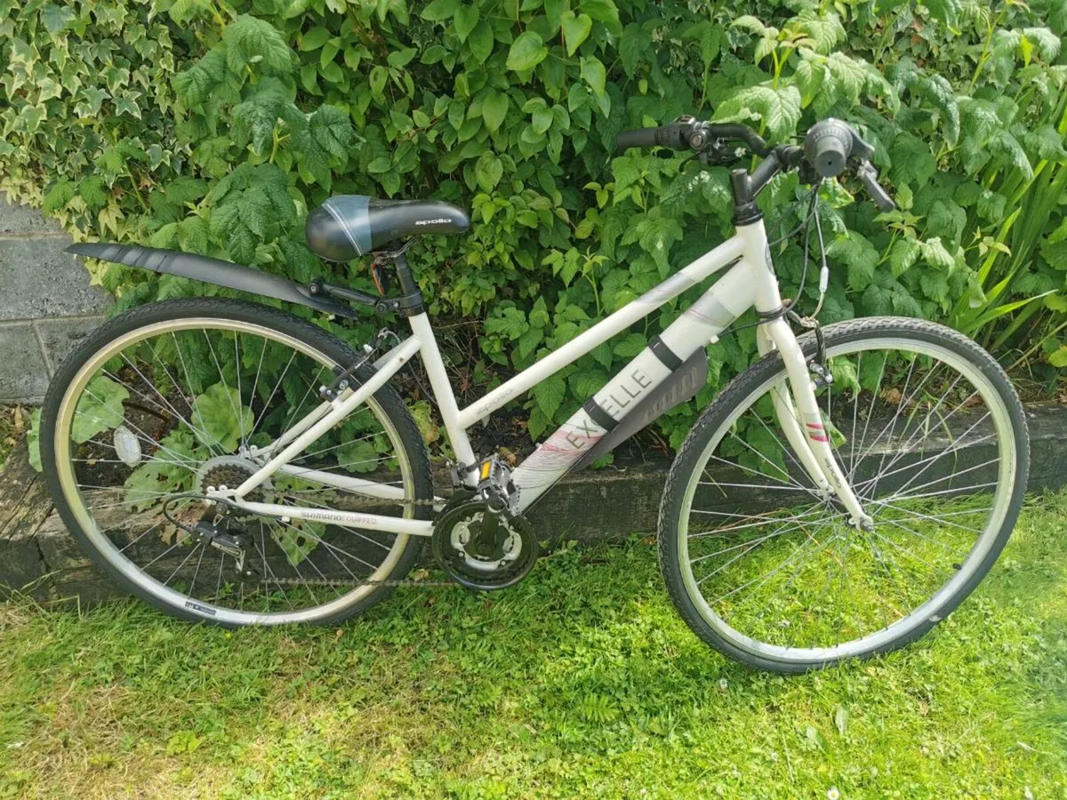 Girls Bike Hybrid Bike 18 Speed - Image 1