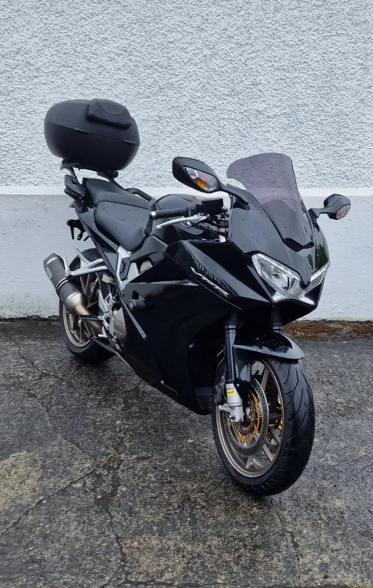 VFR800 K tech suspension @ Doyles Athlone - Image 2