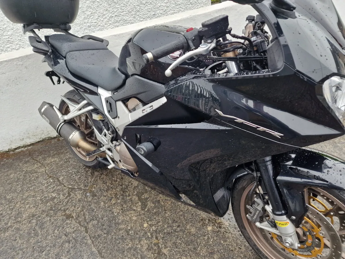 VFR800 K tech suspension @ Doyles Athlone - Image 3