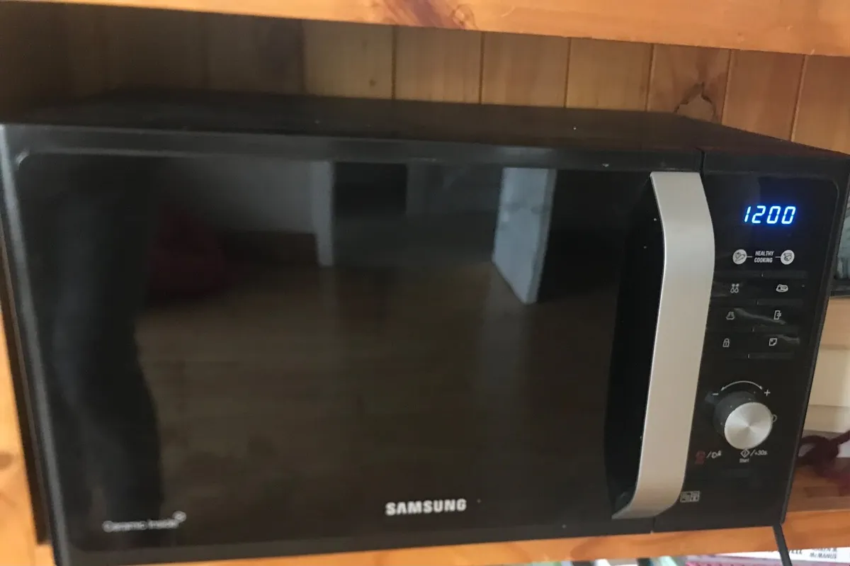 Samsung Microwave 800W - Image 2