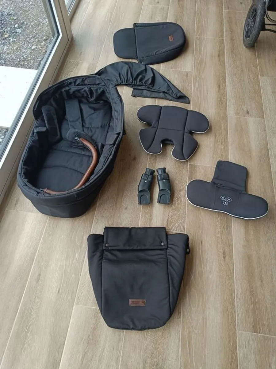 Ickle Bubba Stomp V4 iSize Travel System with 2 ISOFIX Bases. Excellent Condition - Image 3