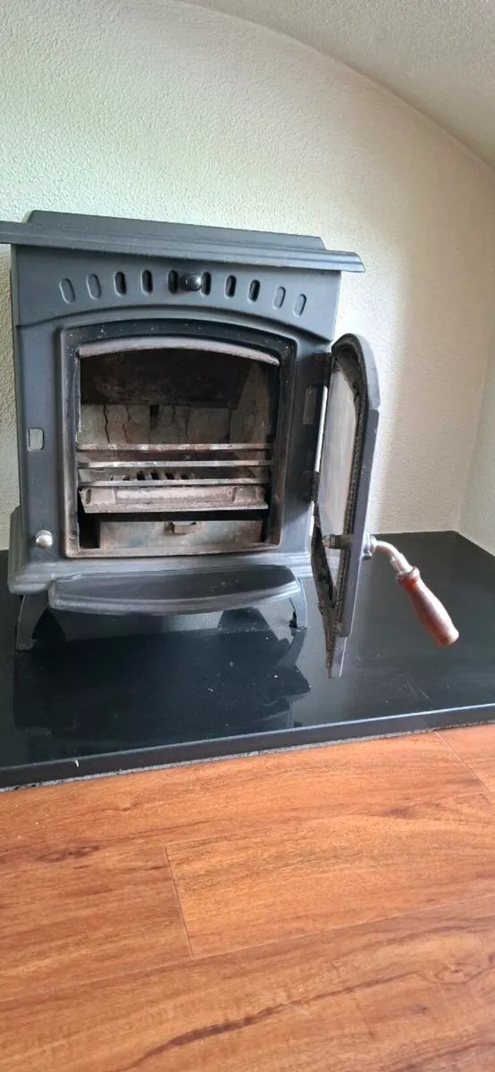 Stanley Solid fuel stove..like new..H-27-W22-D17" - Image 4