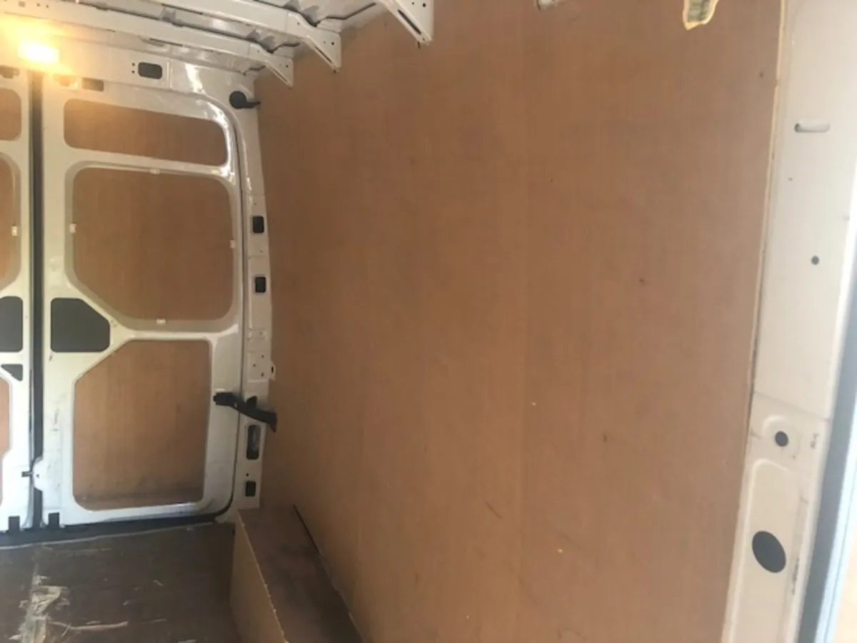 Volkswagon Crafter LWB van - Image 3