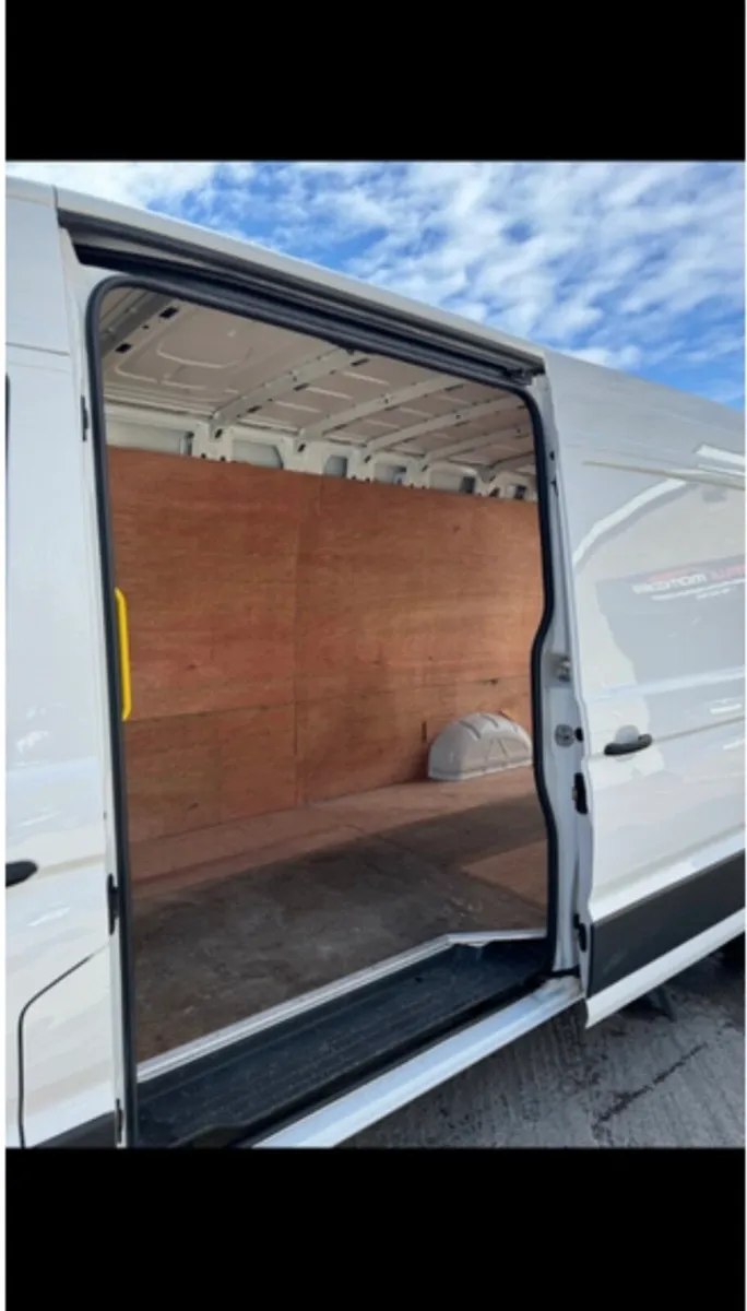 Volkswagon Crafter LWB van - Image 4