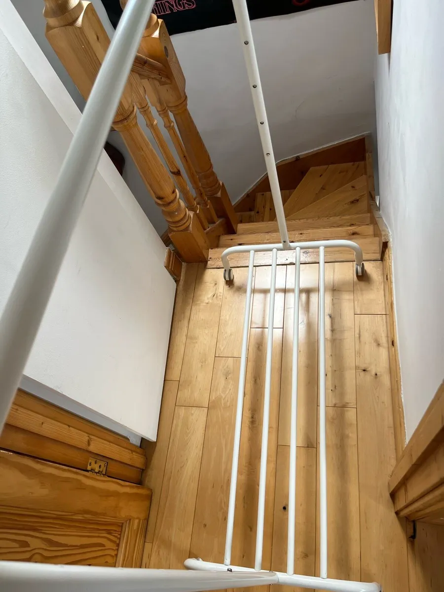 Clothes rail - Image 3