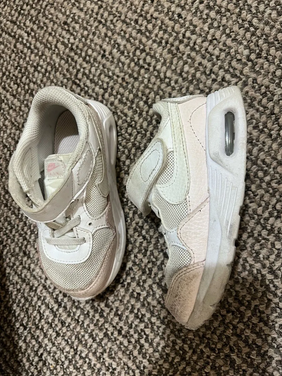 Girls nike shoes - Image 1