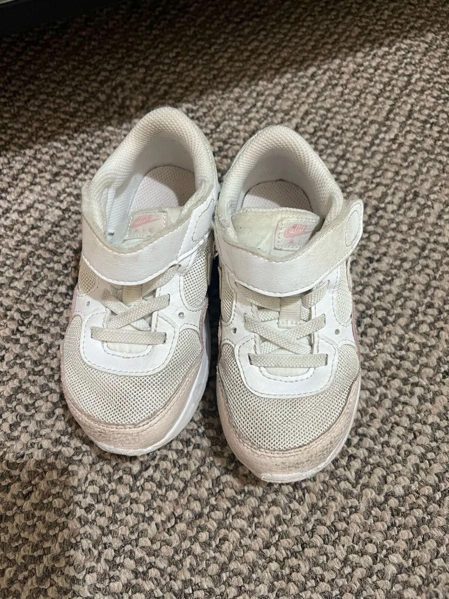 Girls nike shoes - Image 2