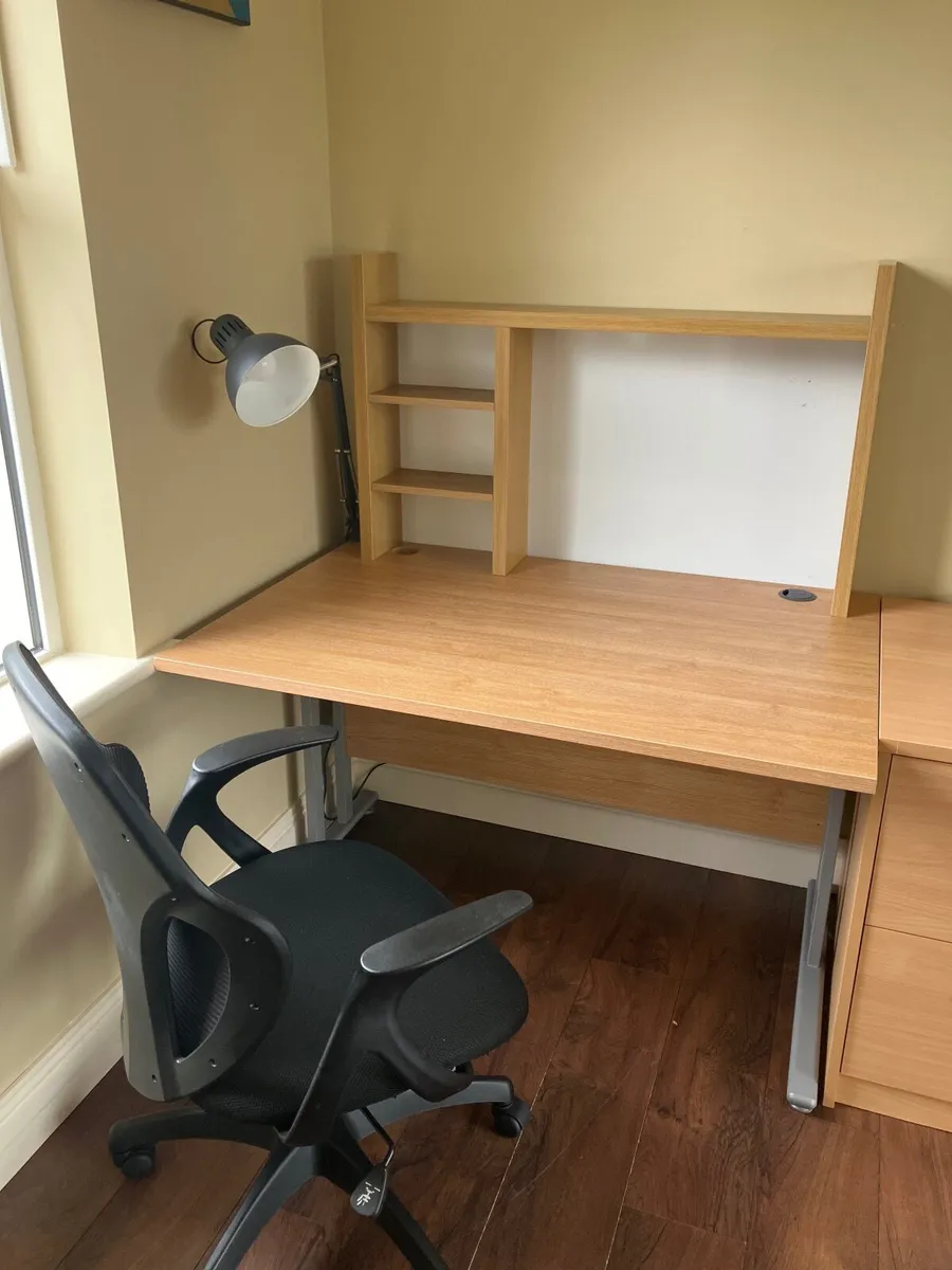Office furniture - Image 1