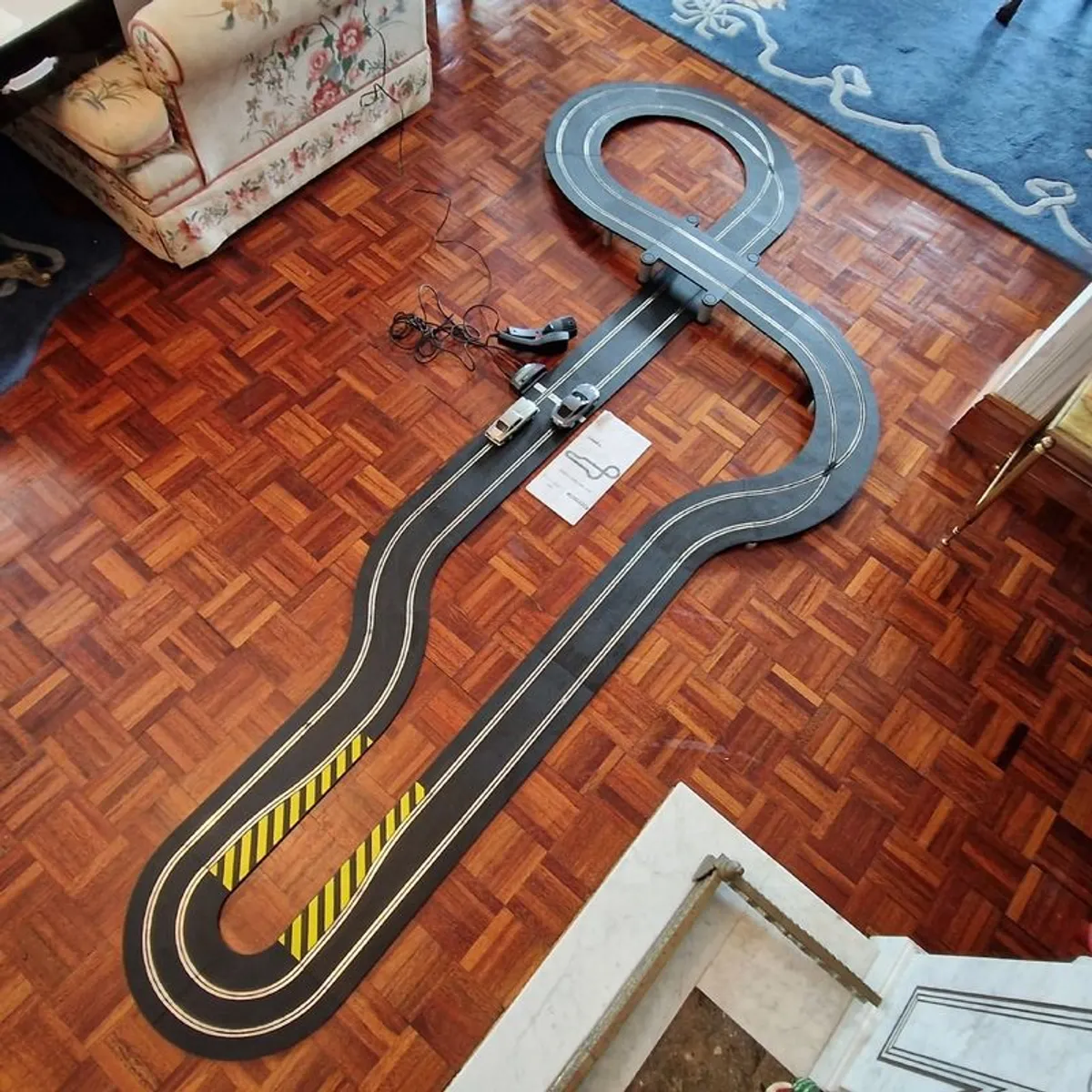 Scalextric James Bond 007 (Goldfinger & Casino Royale) Set  ( C1254 Limited Edition TV Classic) - Image 2