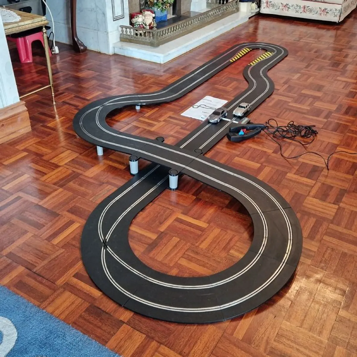 Scalextric James Bond 007 (Goldfinger & Casino Royale) Set  ( C1254 Limited Edition TV Classic) - Image 3