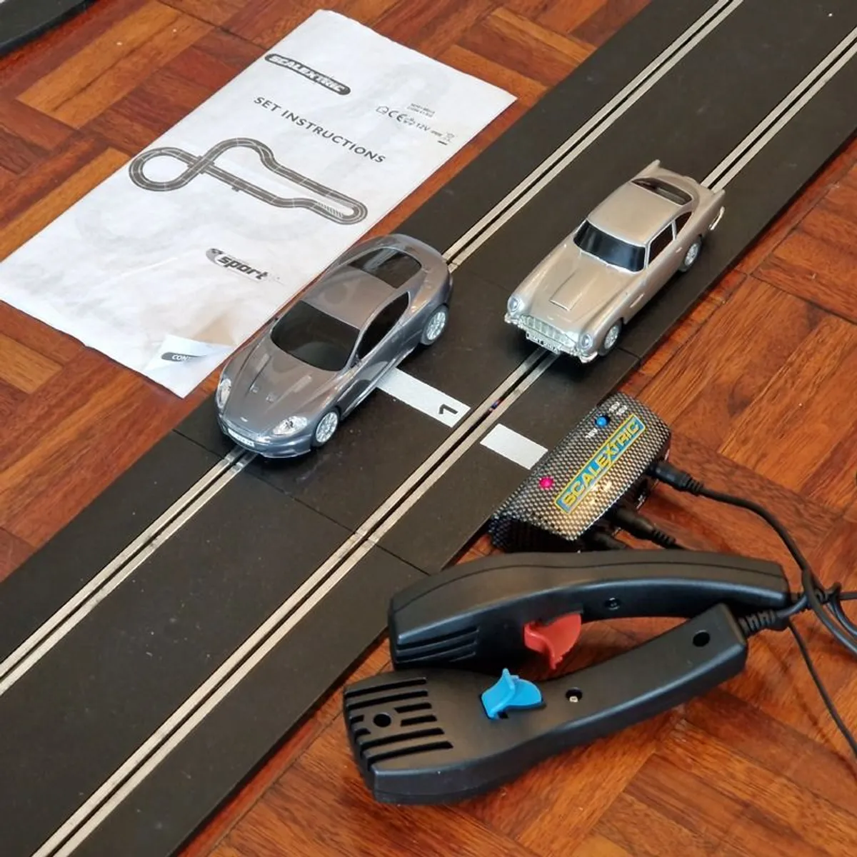 Scalextric James Bond 007 (Goldfinger & Casino Royale) Set  ( C1254 Limited Edition TV Classic) - Image 4