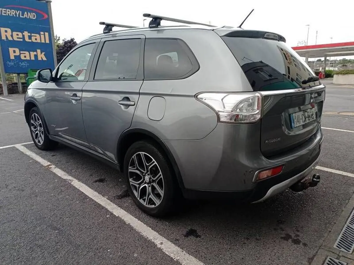 2014 Mitsubishi Outlander - Image 3