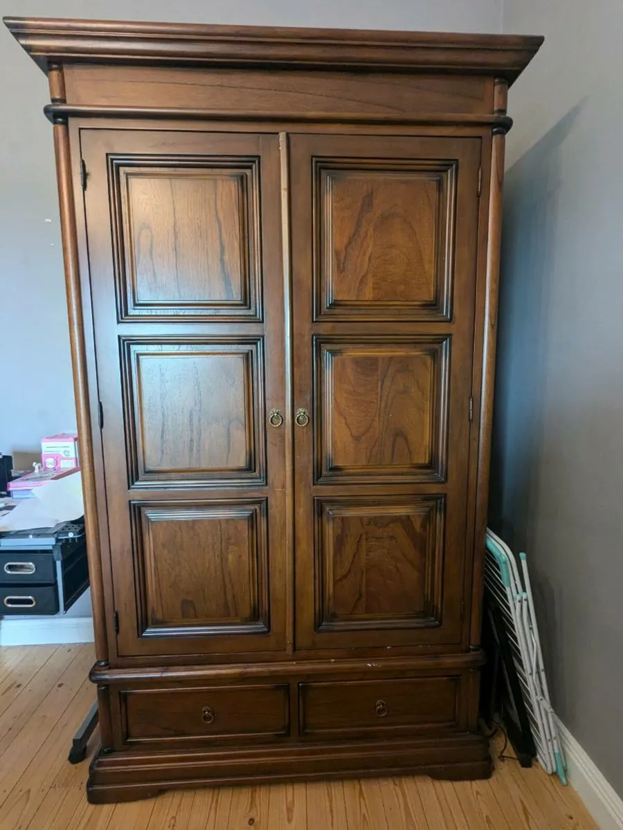 Solid wood Wardrobe - Image 1