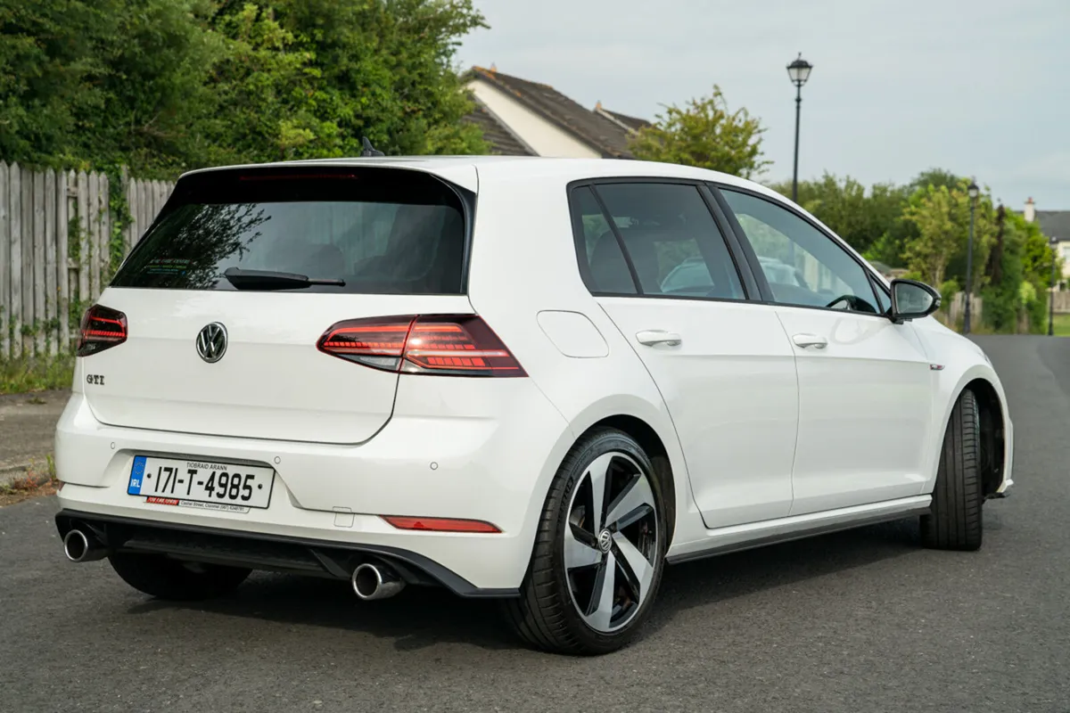 🔺 2017 Volkswagen Golf GTI mk7.5 DSG 2.0 TSI 220 - Image 2