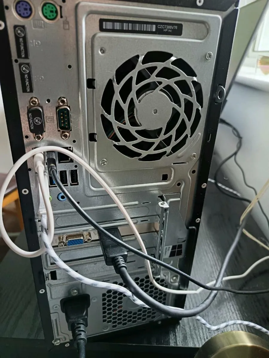 Gaming setup with 2 monitors - Image 4