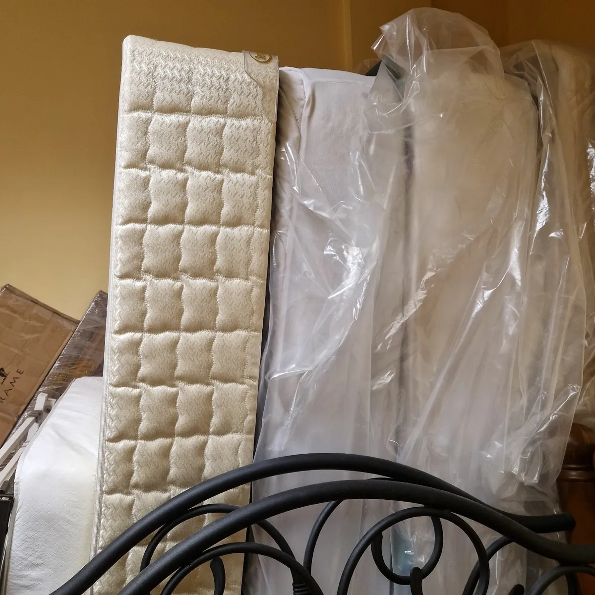 2 Single Beds - Image 2
