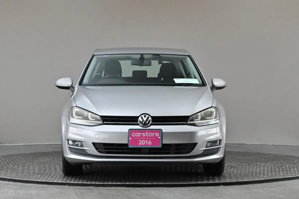 Volkswagen Golf 1.2 TSI DSG MK7 Comfortline  reve - Image 2