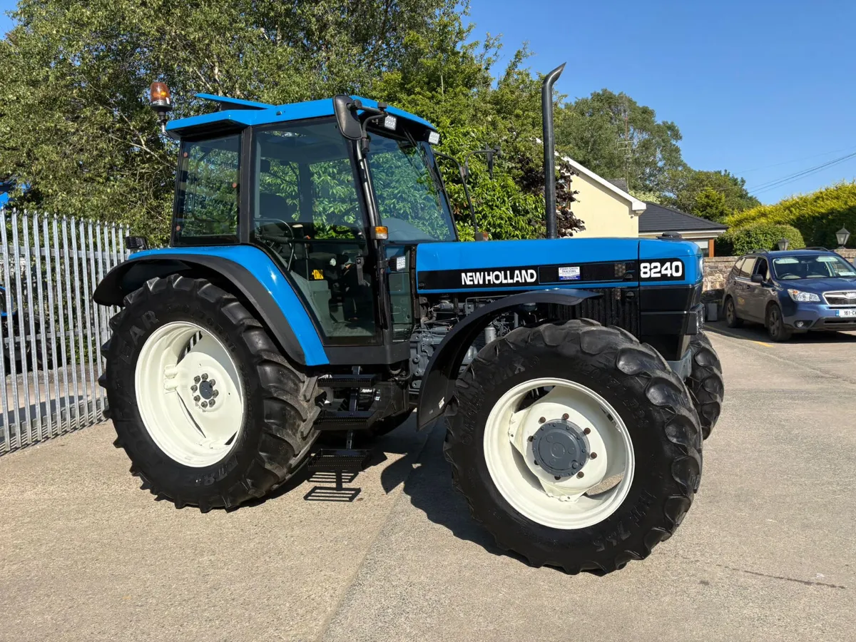 1996 New Holland 8240 SLE - Image 1