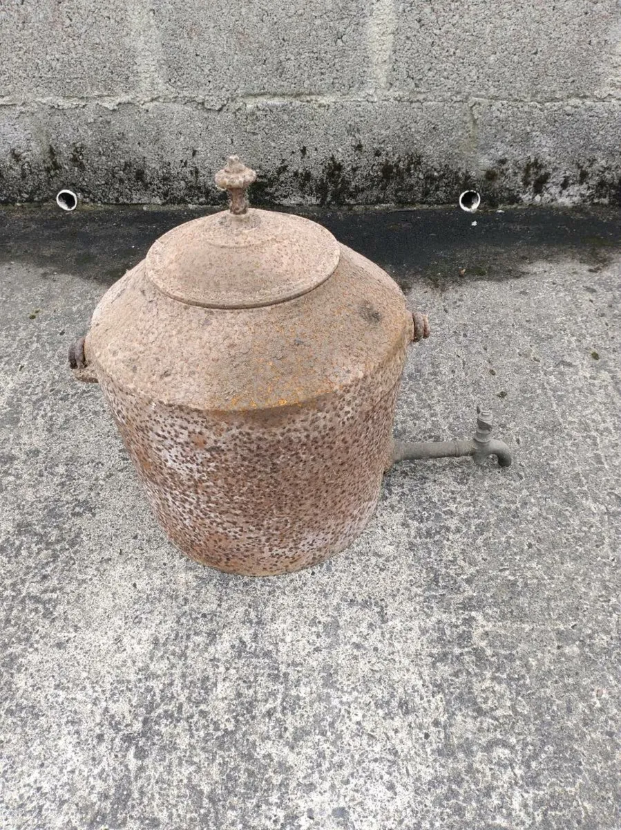 Cast iron large kettle - Image 1