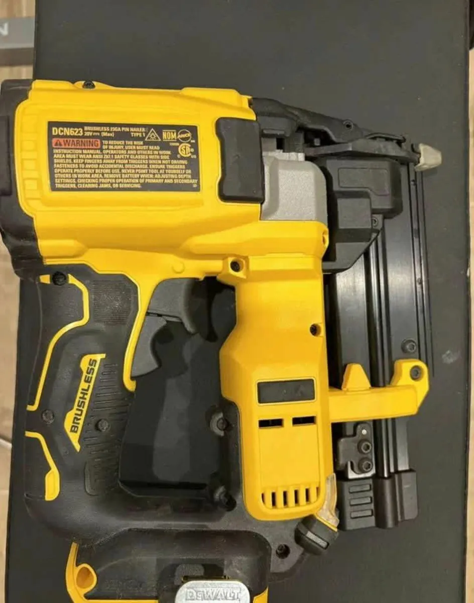 DeWalt DCN623 23-Gauge Pin Nailer – Like New! - Image 2