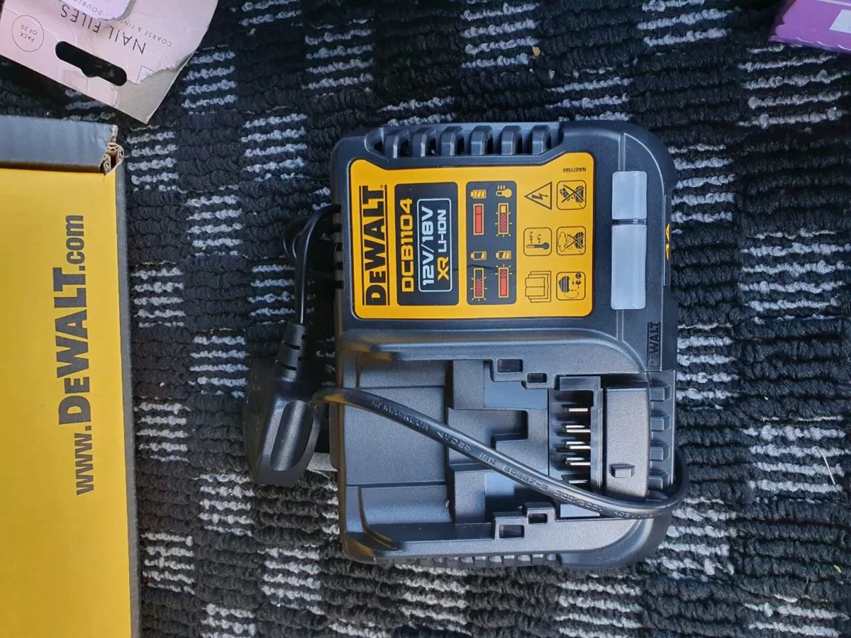 De walt angle grinder..battery and charger. - Image 1