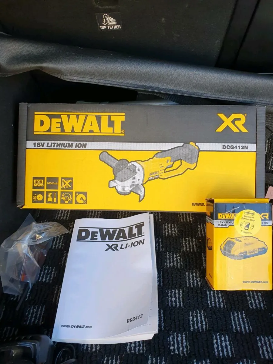 De walt angle grinder..battery and charger. - Image 2