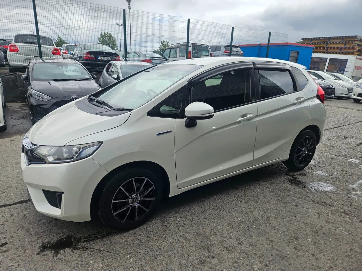 2016 Honda Fit Hybrid Automatic - Image 3