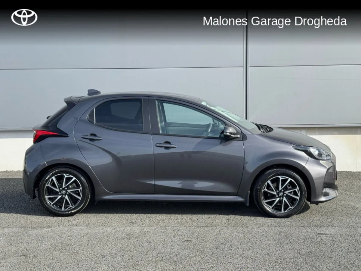 Toyota Yaris 1.5 Hybrid Luna Sport Call Now 041 98 - Image 3