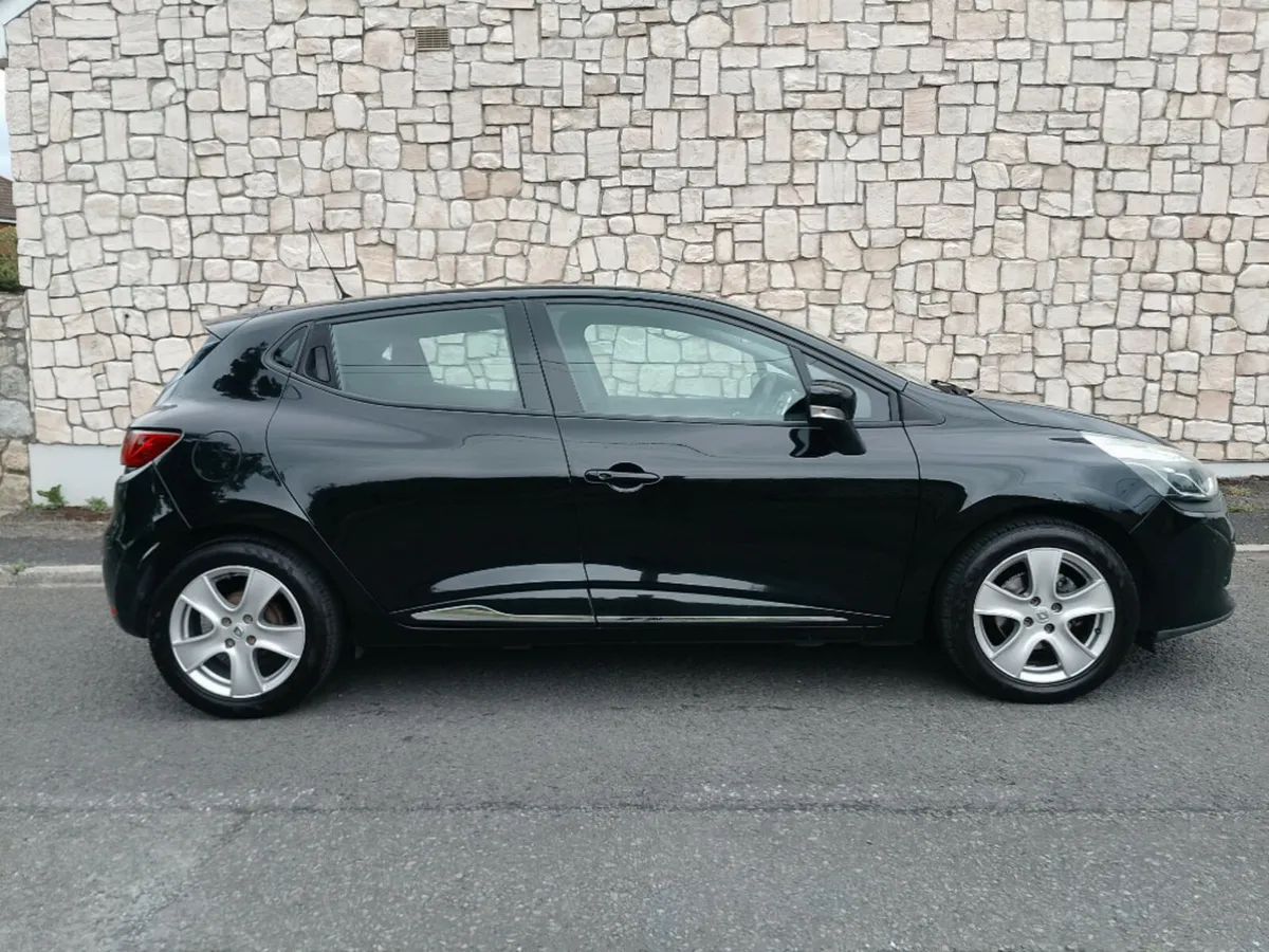 Renault Clio Dynamique NAV 1.2 4DR - Image 2