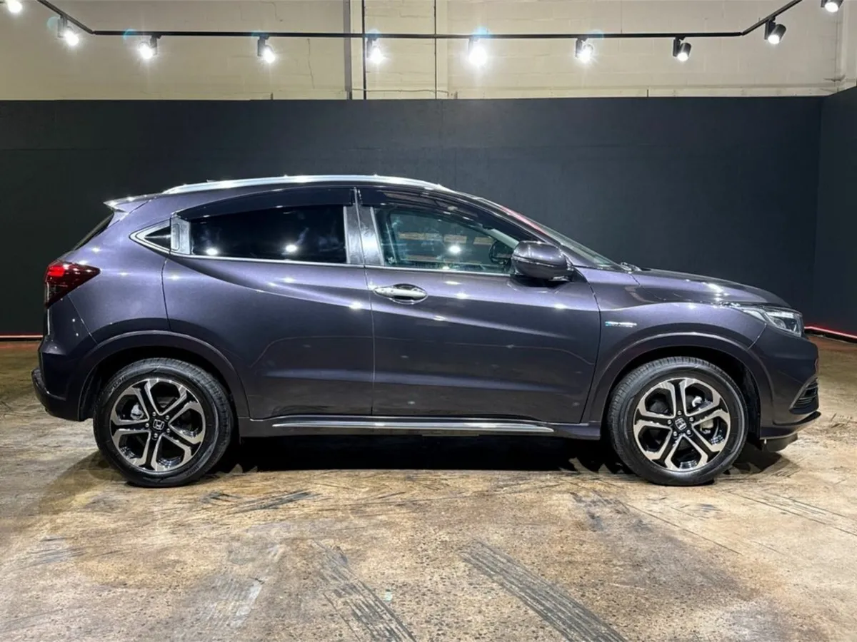 Honda Vezel 1.5 HYBRID AUTOMATIC - HALF LEATHER UP - Image 3