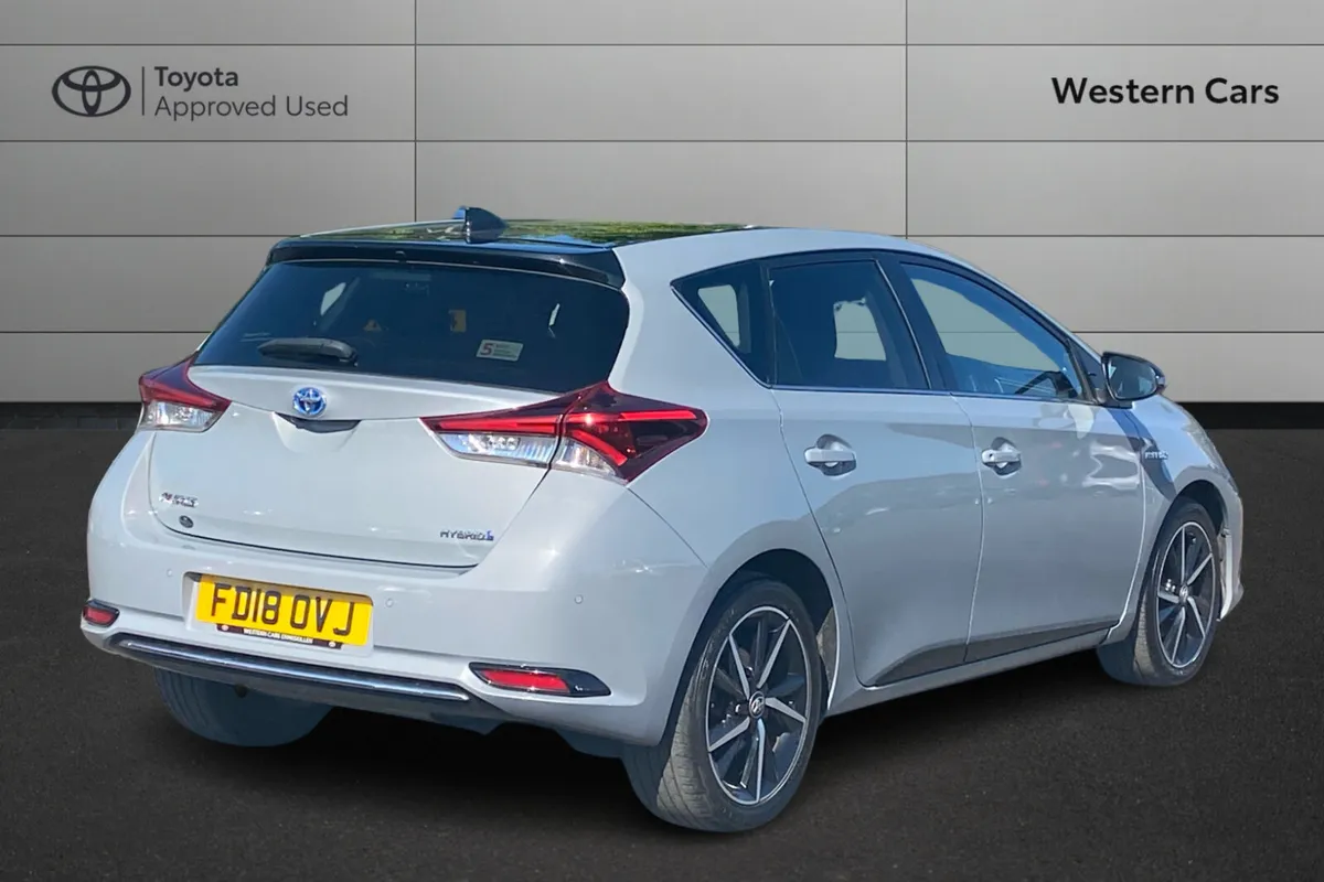 Toyota Auris 2018 - Image 2