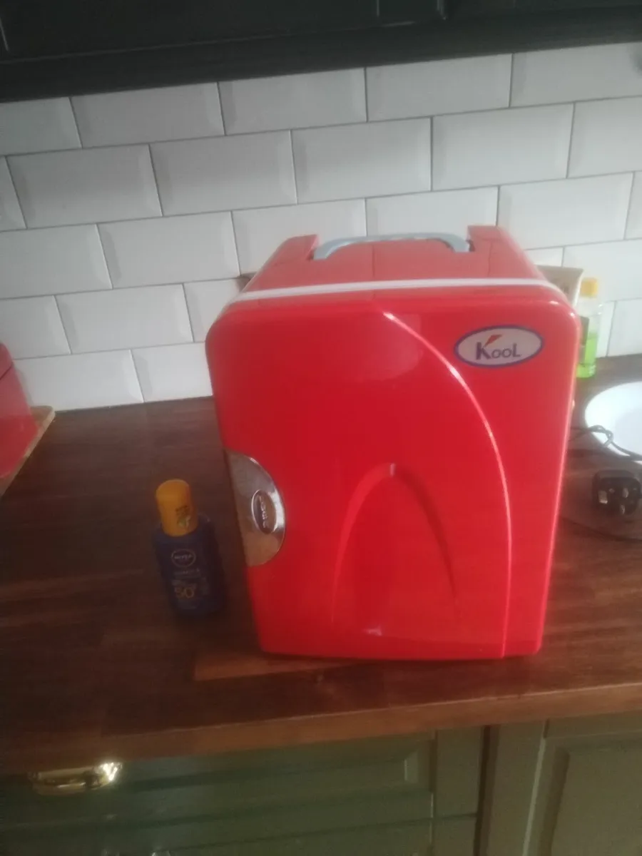 Mini fridge - Image 1