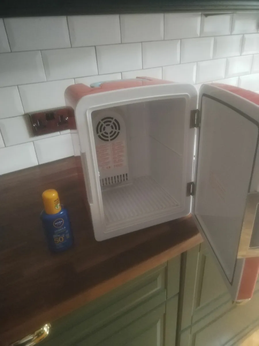 Mini fridge - Image 2
