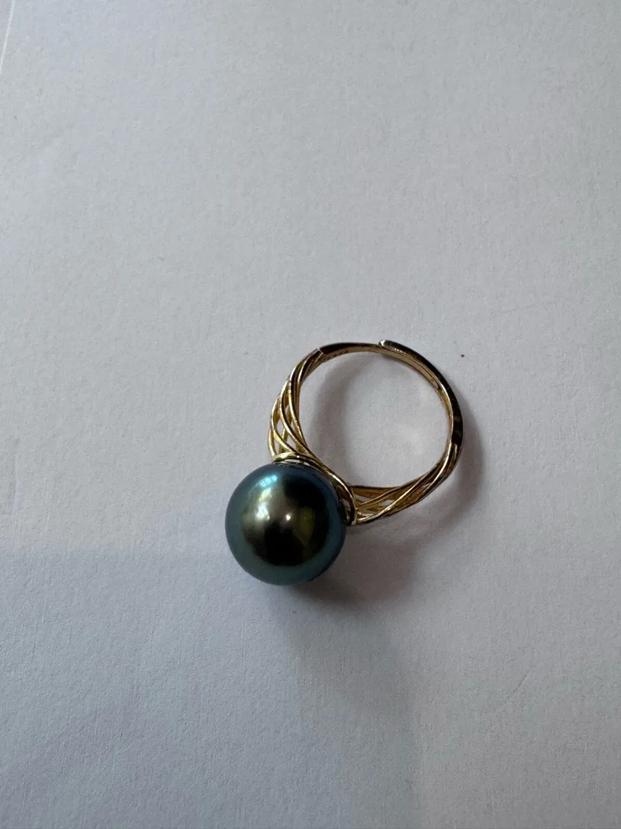 Pearls necklace and earrings - Image 2