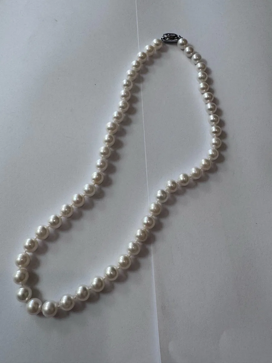 Pearls necklace and earrings - Image 4