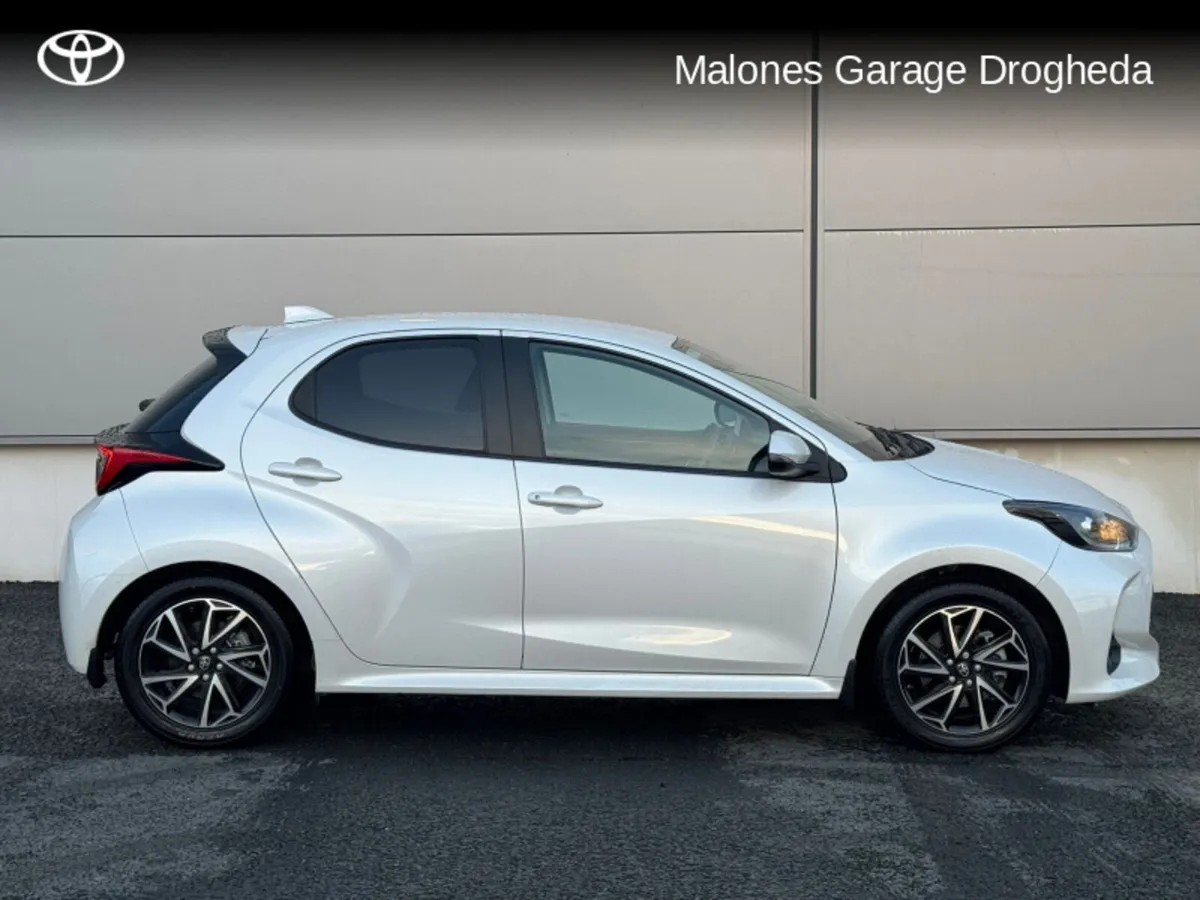 Toyota Yaris 1.5 Hybrid Luna Sport Call Now 041 98 - Image 3