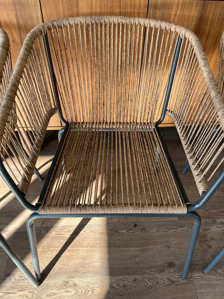 Garden table and 4 chairs - Image 2