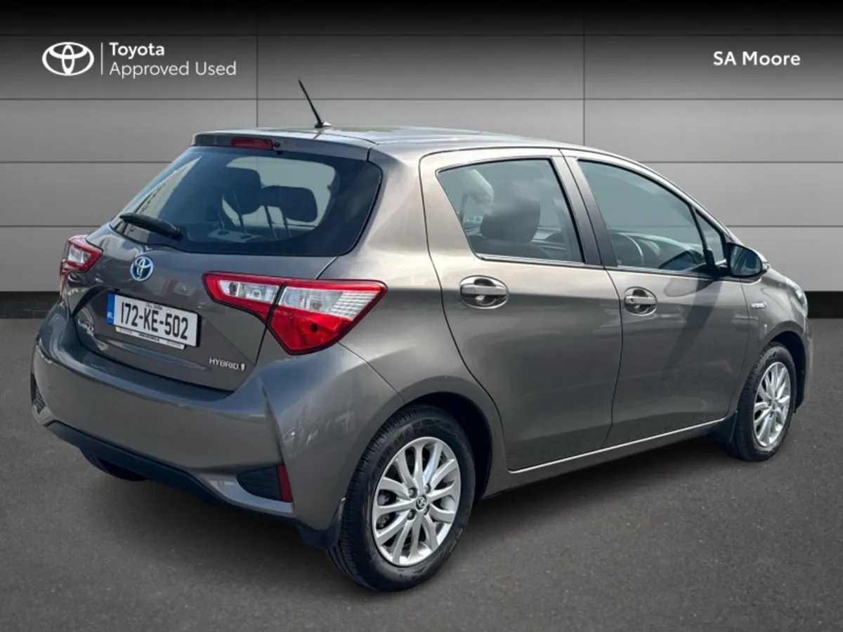 Toyota Yaris HYBRID 5DR LUNA - Image 2