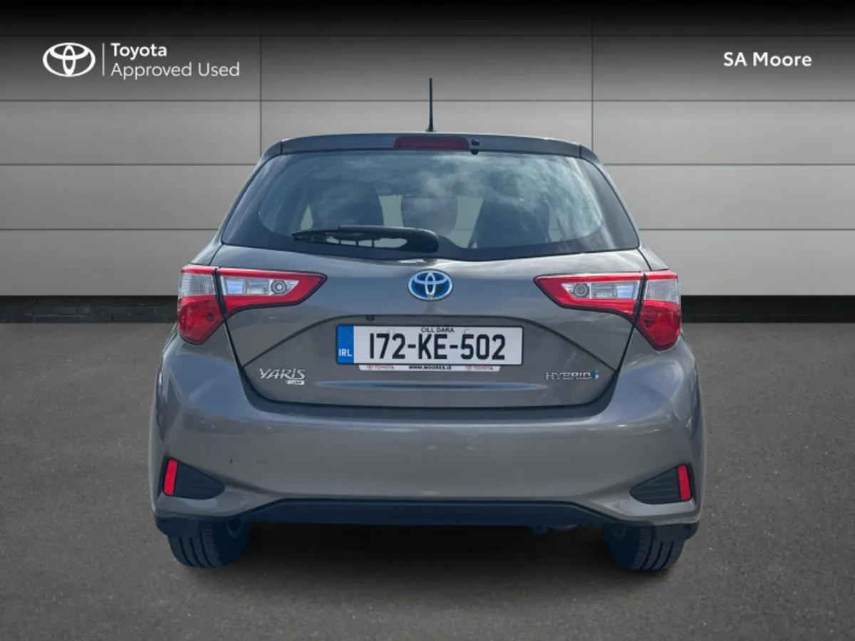 Toyota Yaris HYBRID 5DR LUNA - Image 4