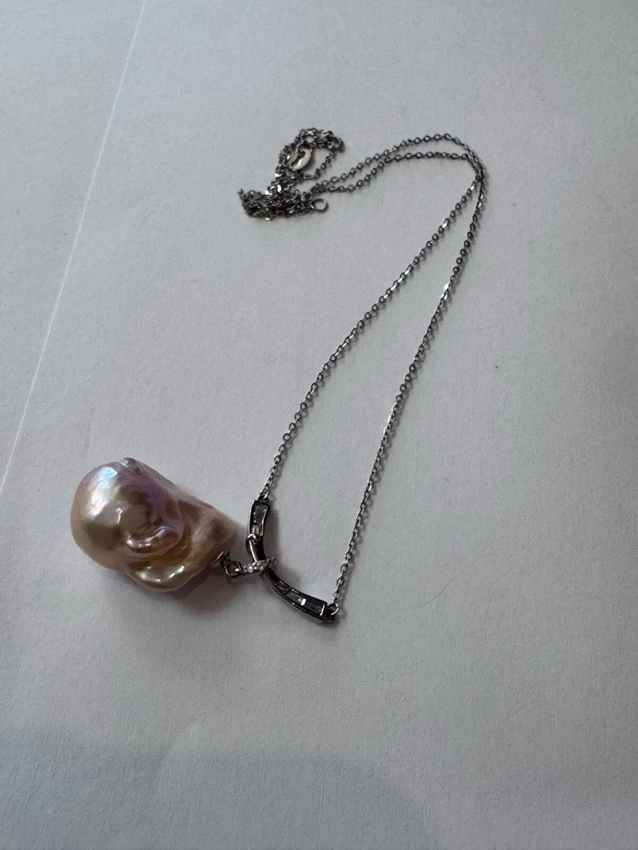Pearl necklaces and fashion jewelry - Image 4