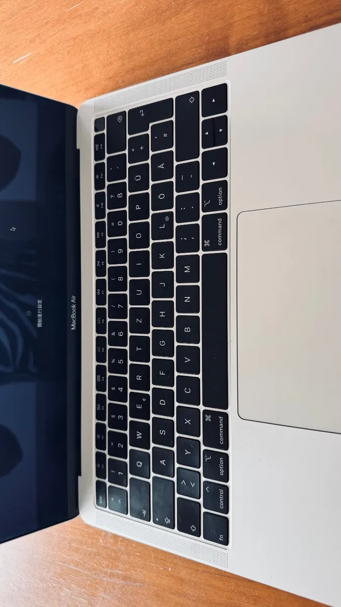 MacBook Air - Image 4