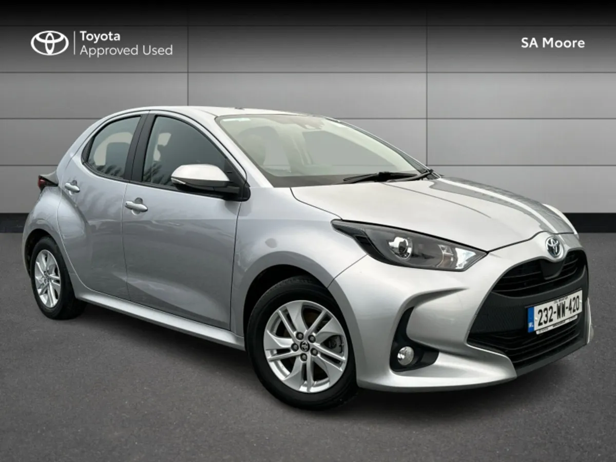 Toyota Yaris HYBRID LUNA - Image 1