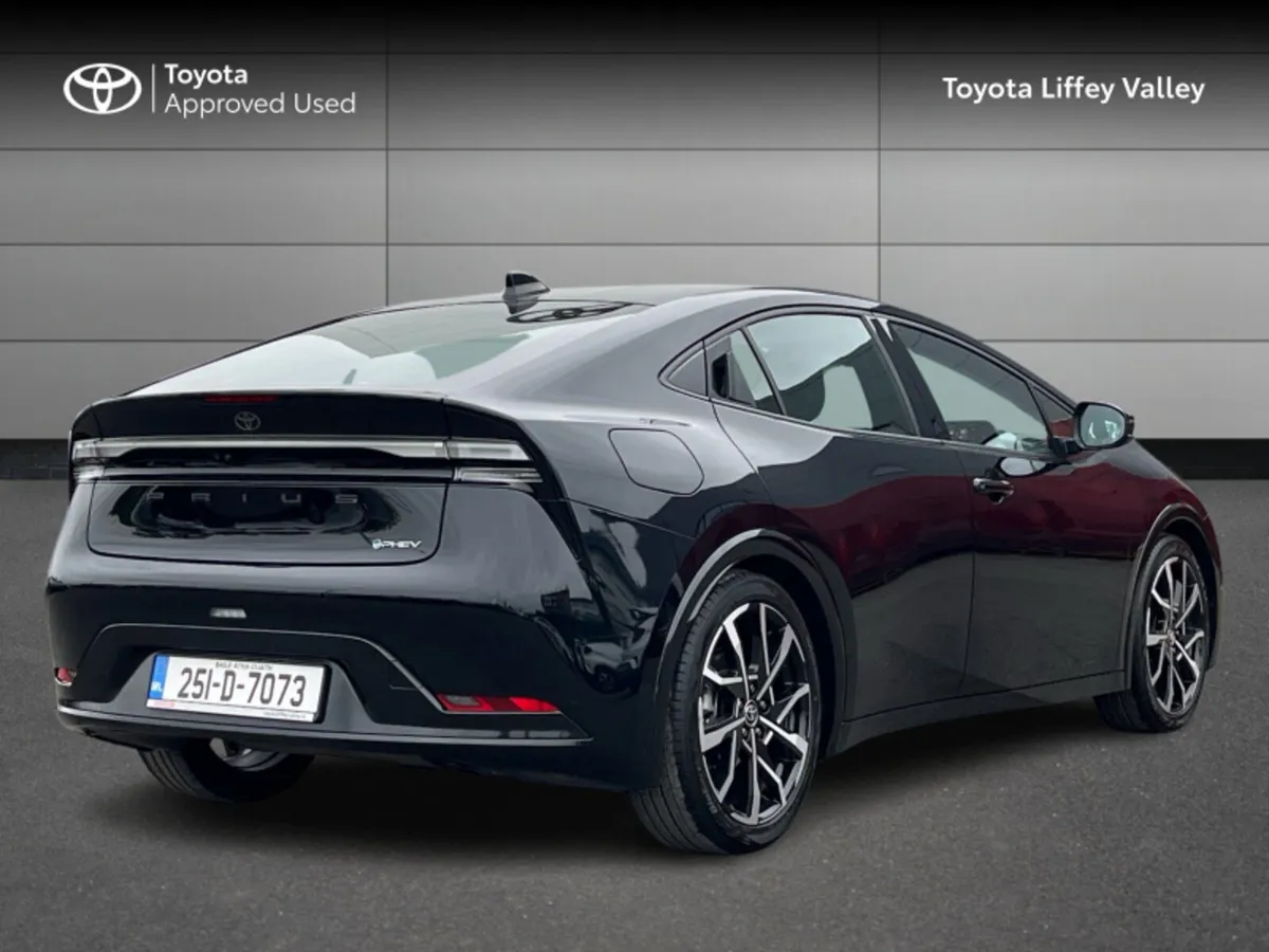 Toyota Prius PRIUS PLUG-IN HYBRID - Image 2