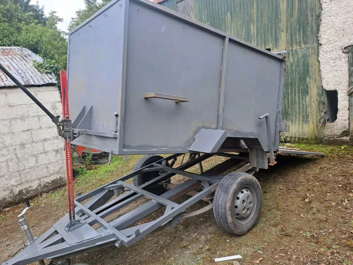 Trailer - Image 1