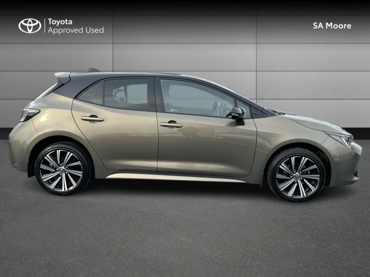 Toyota Corolla LUNA SPORT HATCHBACK - Image 3